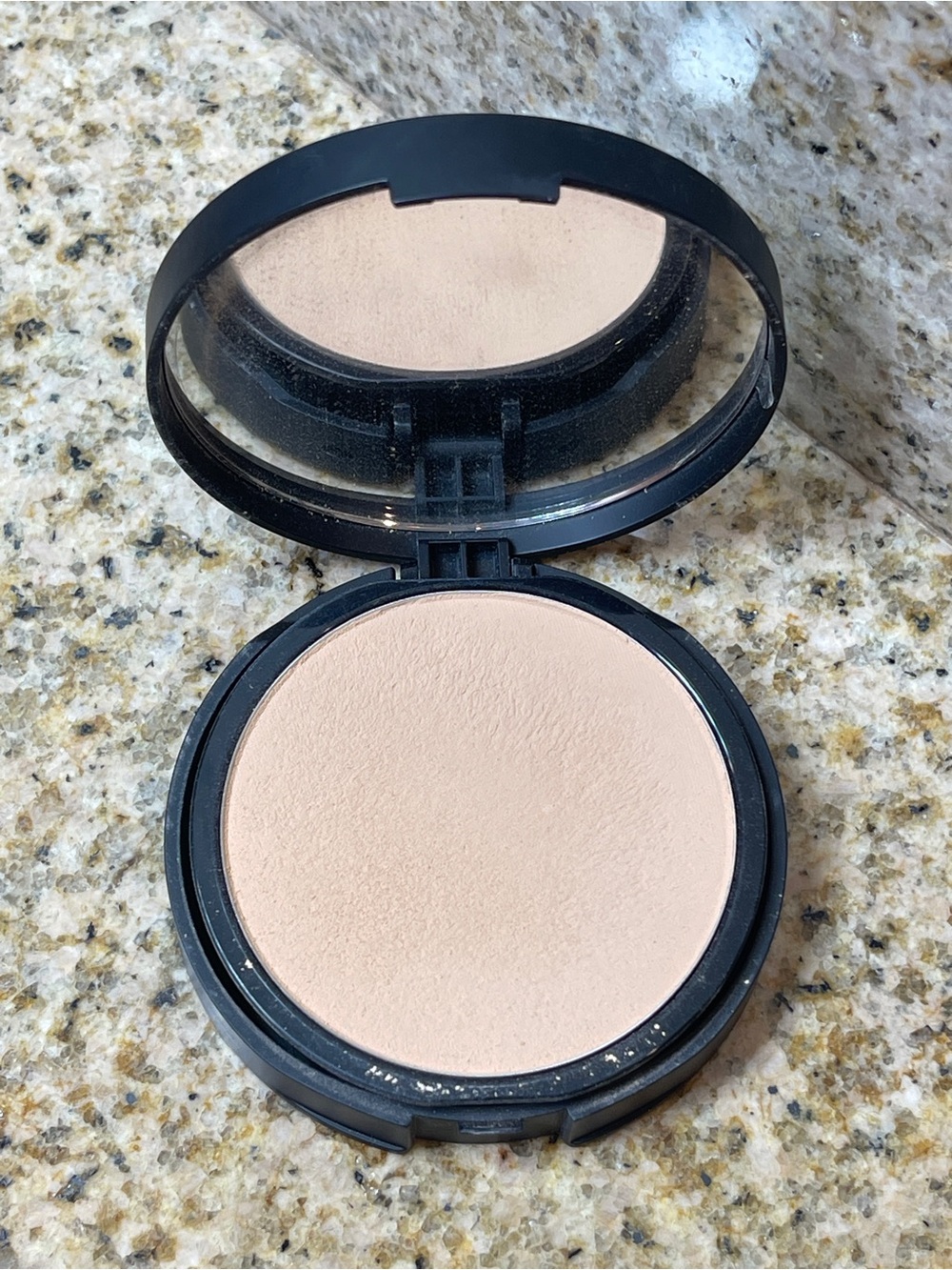Bare Minerals BarePro 24-hr Skin Perfecting Powder Foundation Fair 15 Neutral